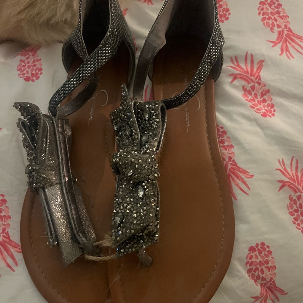 Like new womens size 8.5 Jessica Simpson Bow sandals!